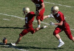 kaiyun官方入口登录-25分+5记三分！湖人奇兵大爆发，打败1.34亿后卫，小鬼当家太牛了，湖人队传奇