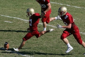 kaiyun官方入口登录-25分+5记三分！湖人奇兵大爆发，打败1.34亿后卫，小鬼当家太牛了，湖人队传奇